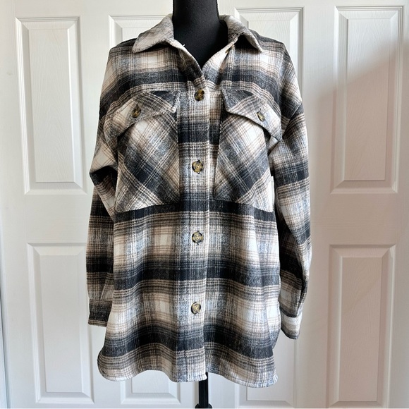 wild fable Tops - Wild Fable Gray and Tan Flannel Fleece Shacket